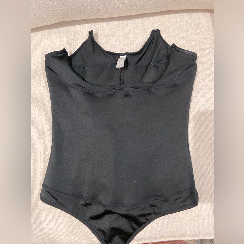 Silhouette Colombian open bust faja
